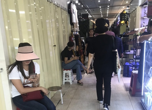 Truy quét hàng giả tại các trung tâm mua sắm ở TP Hồ Chí Minh